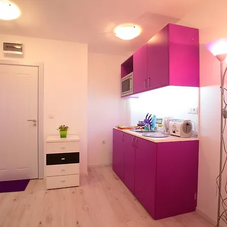 Hotel de apartamente Minismart Rainbow Garden&jacuzzi Balcic