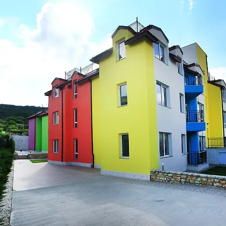 Minismart Rainbow Garden&jacuzzi Hotel de apartamente Balcic