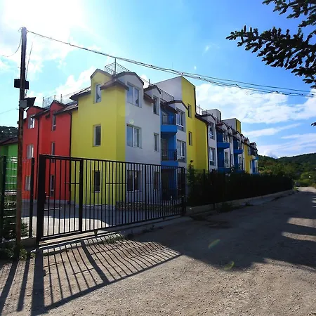 Minismart Rainbow Garden&jacuzzi * Balcic