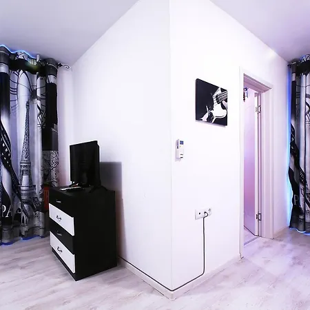 Hotel de apartamente Minismart Rainbow Garden&jacuzzi