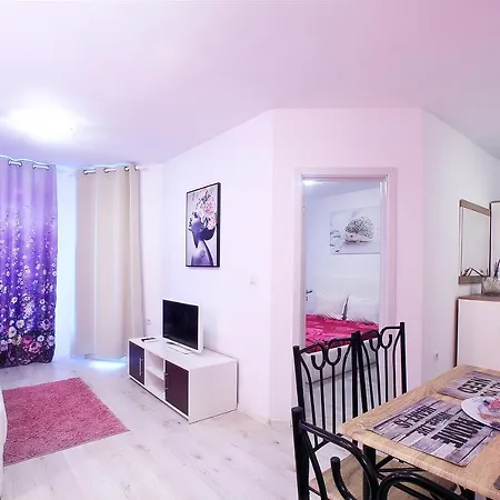 Hotel de apartamente Minismart Rainbow Garden&jacuzzi Balcic