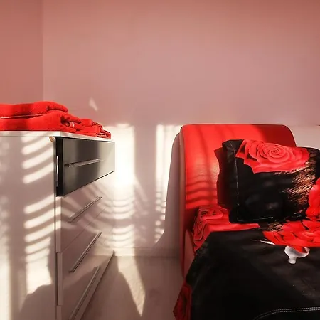 Hotel de apartamente Minismart Rainbow Garden&jacuzzi