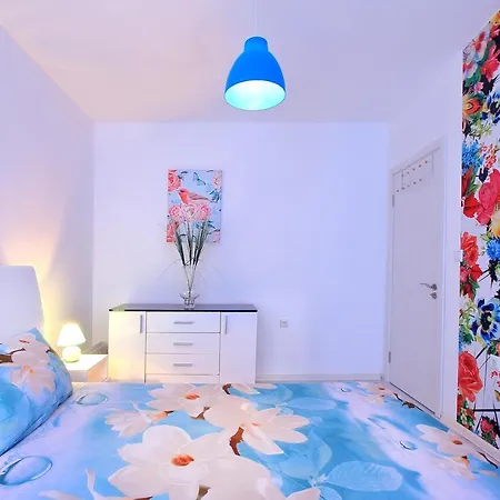 Hotel de apartamente Minismart Rainbow Garden&jacuzzi Balcic