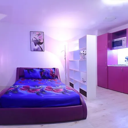 Hotel de apartamente Minismart Rainbow Garden&jacuzzi